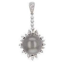 Load image into Gallery viewer, 14k White Gold 0.70ctw Diamond &amp; 13.50mm Black Cultured Tahitian Pearl endant