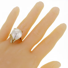 Load image into Gallery viewer, 14k Yellow Gold 0.20ctw Diamond Nacre Mother of Pearl Cocktail Ring